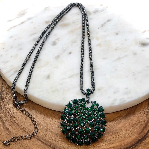Jewelry - Women's Green Pendant Necklace